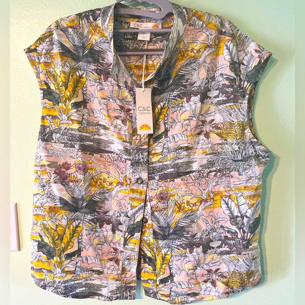 C&C California Safari Sahara Print Linen Rayon Button Down Blouse Top. S. NWT!
